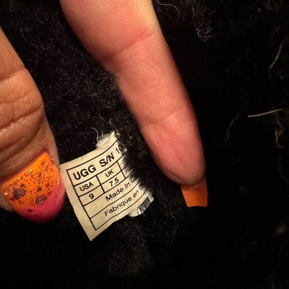 Women's Ugg Boots - Picture 4 of 4